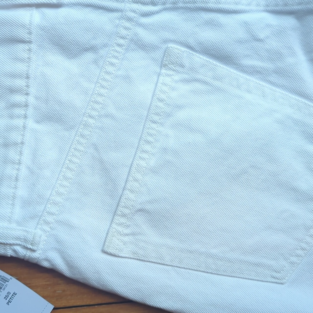 NWT GAP Low Rise Jean Shorts - Picture 4 of 5